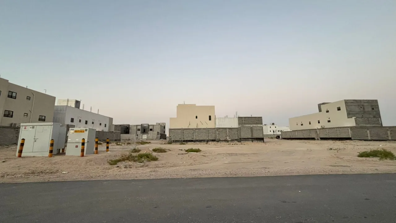 للبيع أرض مستوية في ضاحية هجر الحي الثالث بالجفر