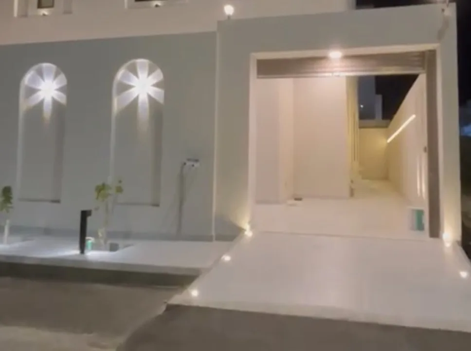 فيلا فخاااامة بمساحة كبيرة في الجشة حي البريد (النخيل