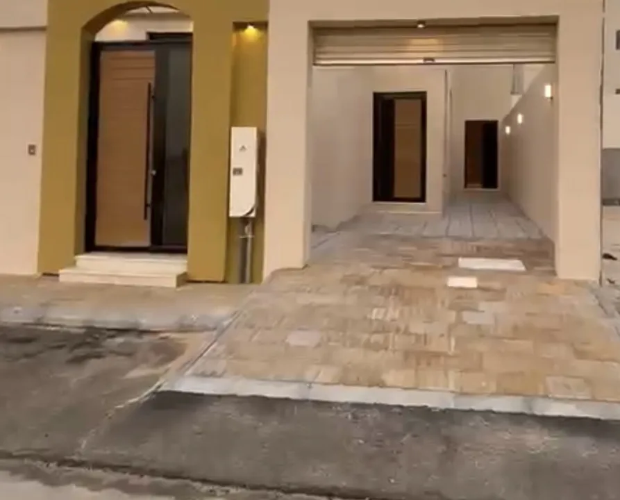 للبيع دوبلكس دور و نصف في حي ضاحية هجر – الحي الأول