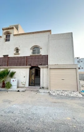 للبيع عمارة سكنية في حي منسوب التعليم/أ